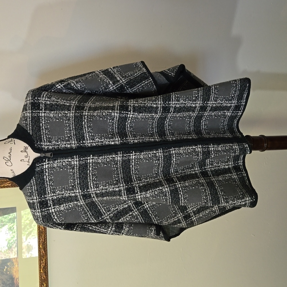 Max Studio OSFM green plaid zippered cape